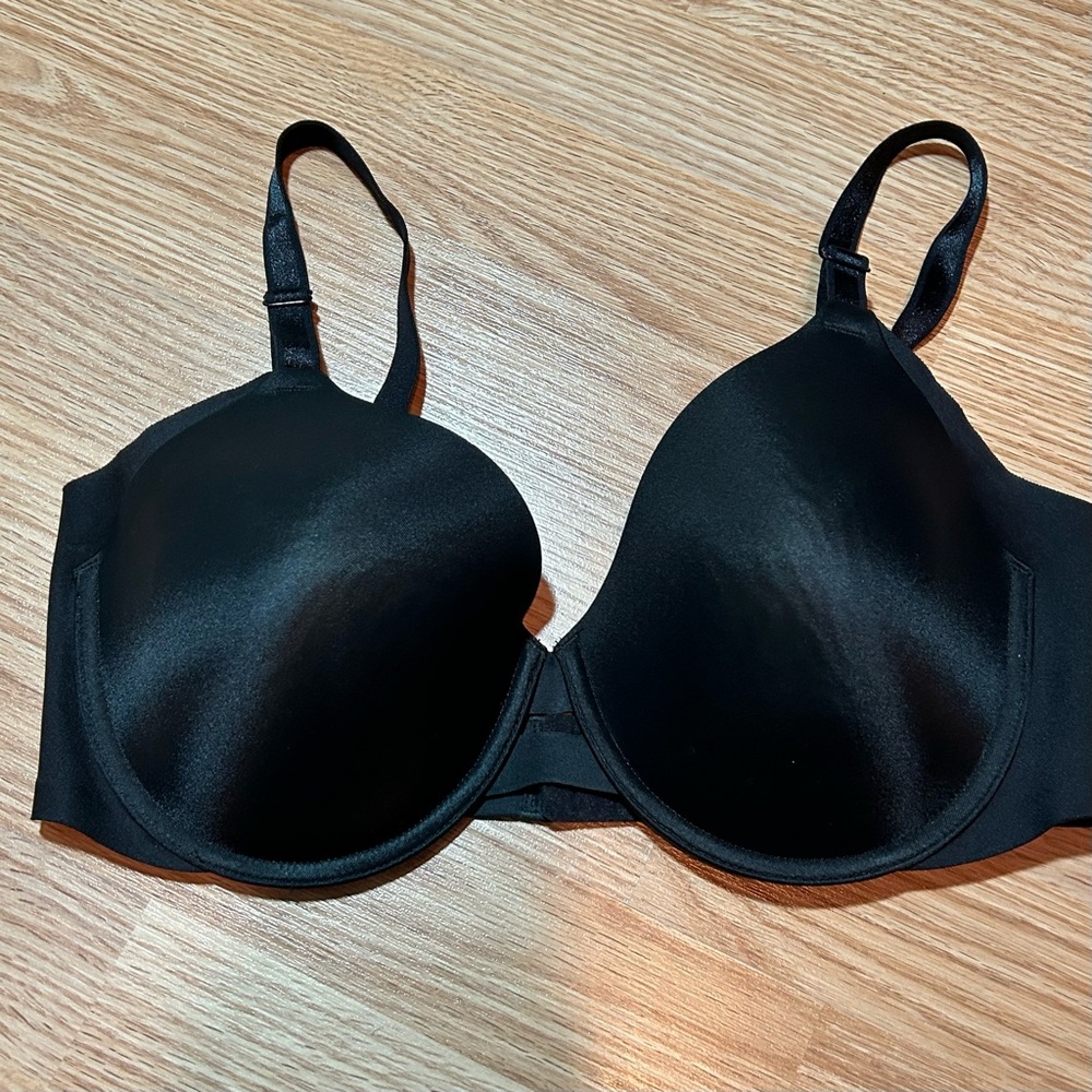 Warners black bra 38D‎